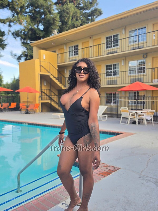 Sarah 9 - Transsexual (Pre-op)